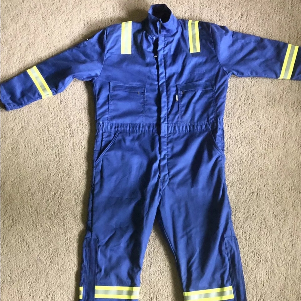 FR insulated coveralls.never worn. Size XL